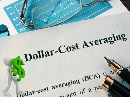 Cómo invertir mensualmente en ETFs y aprovechar el interés compuesto (Guía DCA paso a paso)
